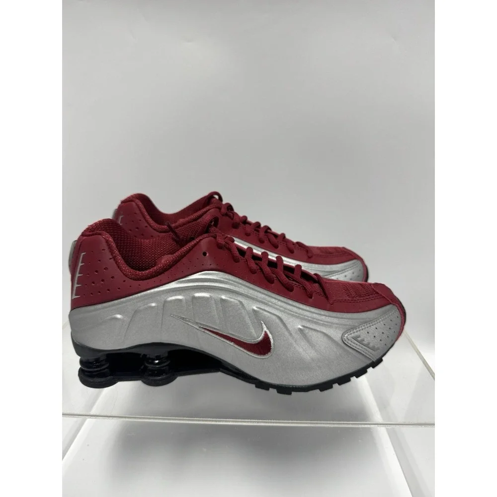 Brand New Nike Shox R4 Metallic Silver Crimson HQ1988-009 Men Size 7 / Women 8.5